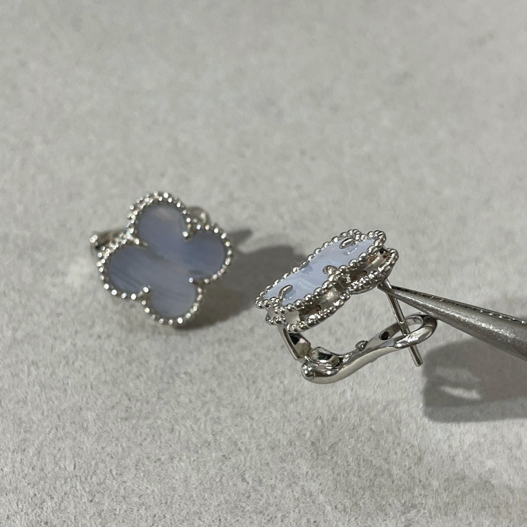 [⭐Hevara Jewelry]CLOVER CHALCEDONY SILVER STUD EARRINGS
