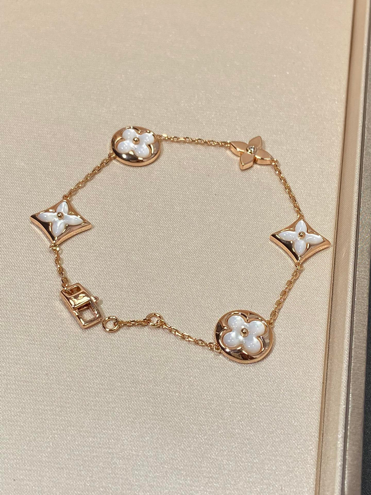 [⭐Hevara Jewelry]STAR AND SUN 5 MOTIF MOP PINK GOLD BRACELET
