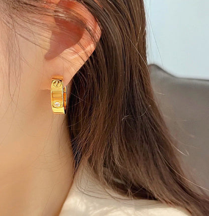 [⭐Hevara Jewelry]LOVE 5.5MM 1 DIAMOND EARRINGS