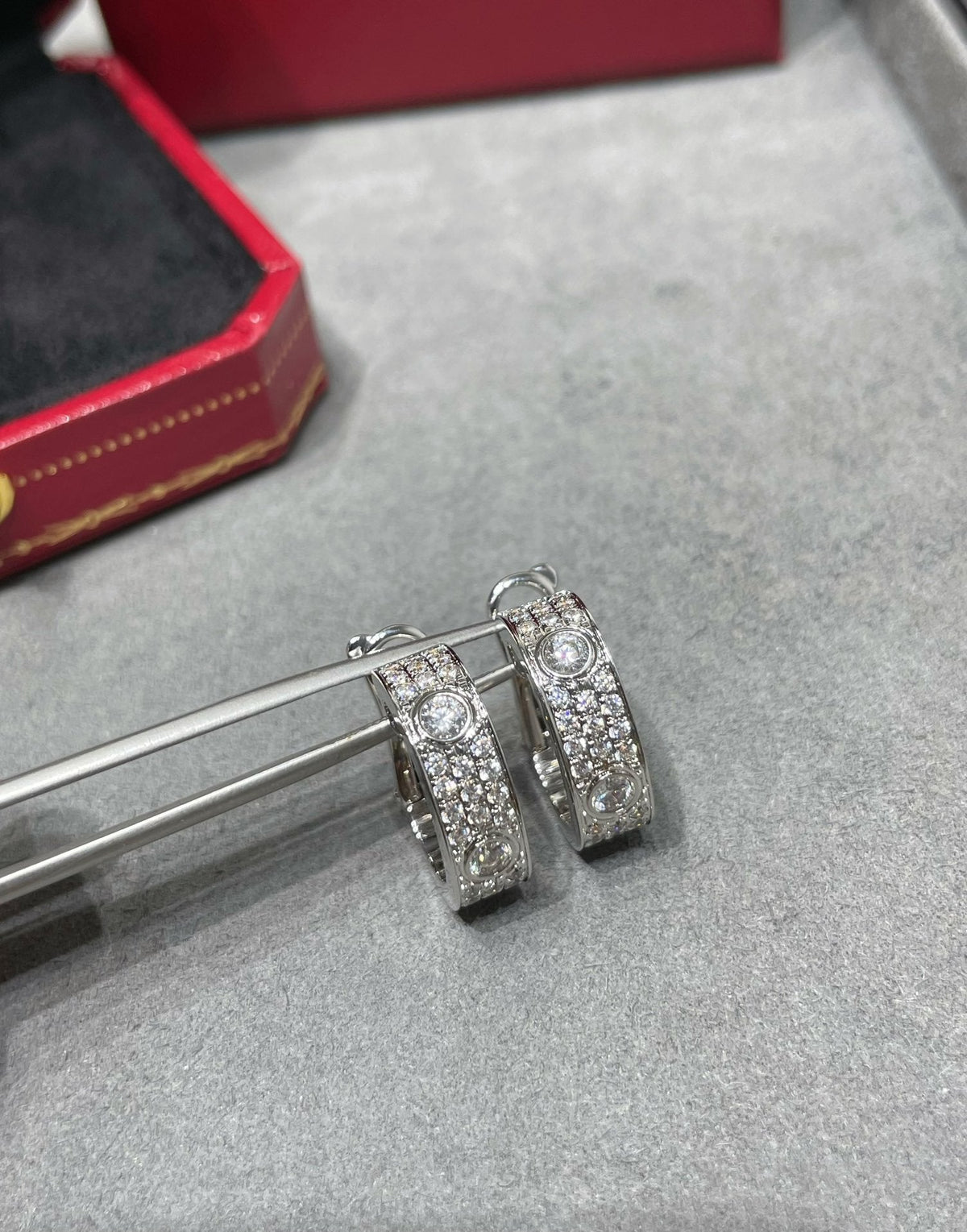 [⭐Hevara Jewelry]LOVE 5.5MM DIAMOND PAVED EARRINGS