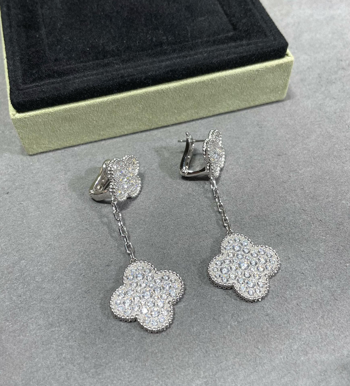 [⭐Hevara Jewelry]CLOVER 2 MOTIFS DIAMOND PAVED SILVER EARRINGS
