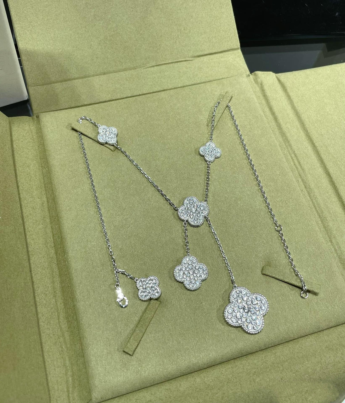 [⭐Hevara Jewelry]CLOVER 6 MOTIF DIAMOND PAVED NECKLACE
