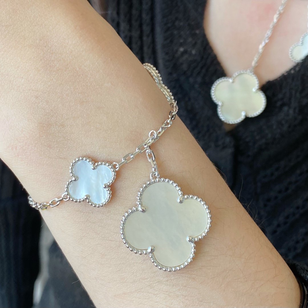 [⭐Hevara Jewelry]CLOVER 5 MOTIF WHITE MOP SILVER BRACELET