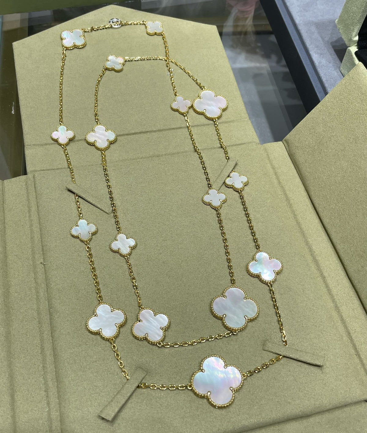 [⭐Hevara Jewelry]CLOVER 16 MOTIF WHITE MOP GOLD NECKLACE