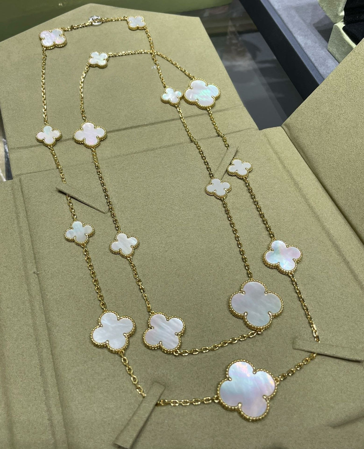 [⭐Hevara Jewelry]CLOVER 16 MOTIF WHITE MOP GOLD NECKLACE