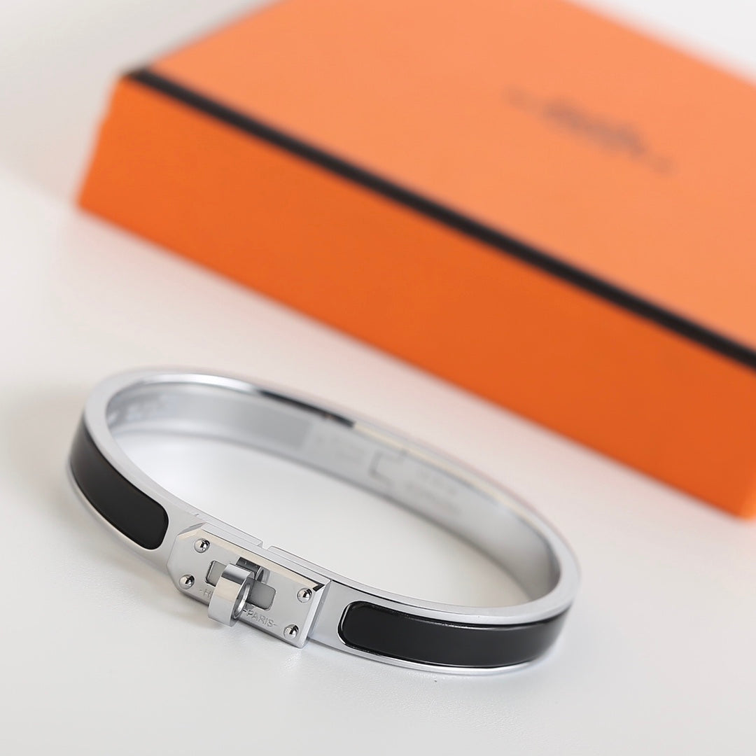 [⭐Hevara Jewelry]HM KELLY BLACK BRACELET