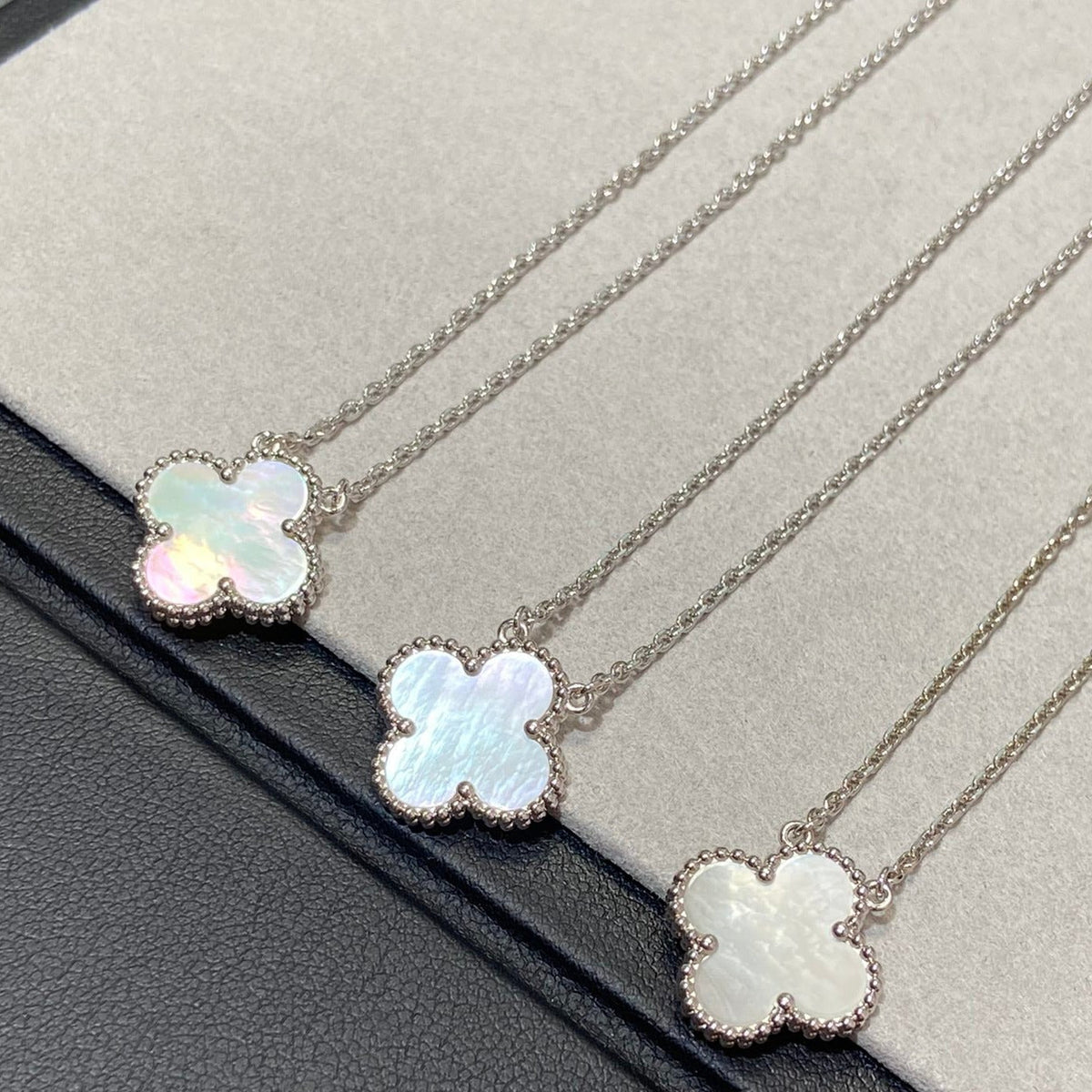 [⭐Hevara Jewelry]CLOVER MEDIUM SILVER WHITE MOP NECKLACE