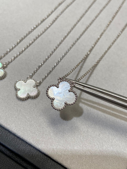 [⭐Hevara Jewelry]CLOVER MEDIUM SILVER WHITE MOP NECKLACE