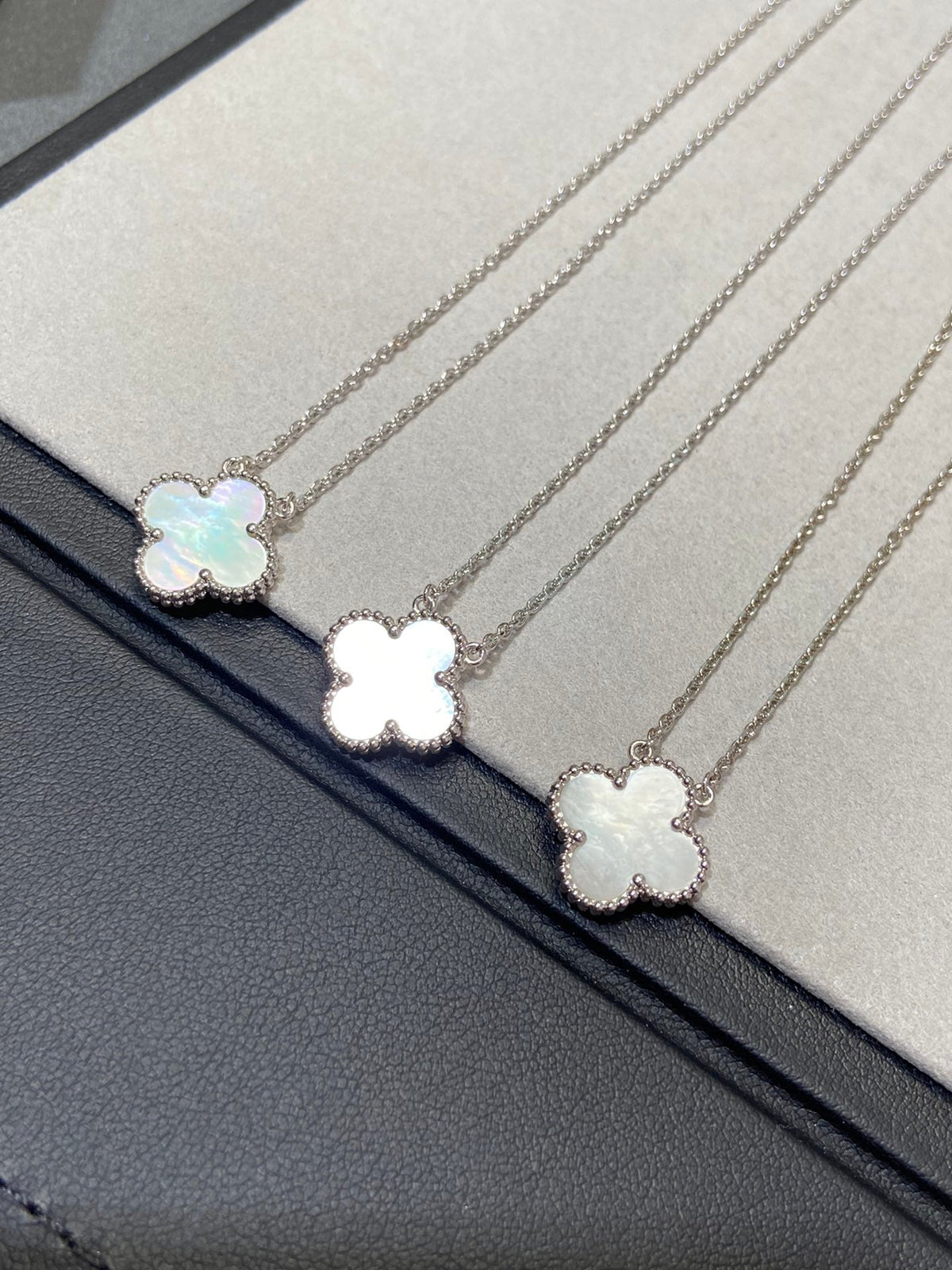 [⭐Hevara Jewelry]CLOVER MEDIUM SILVER WHITE MOP NECKLACE
