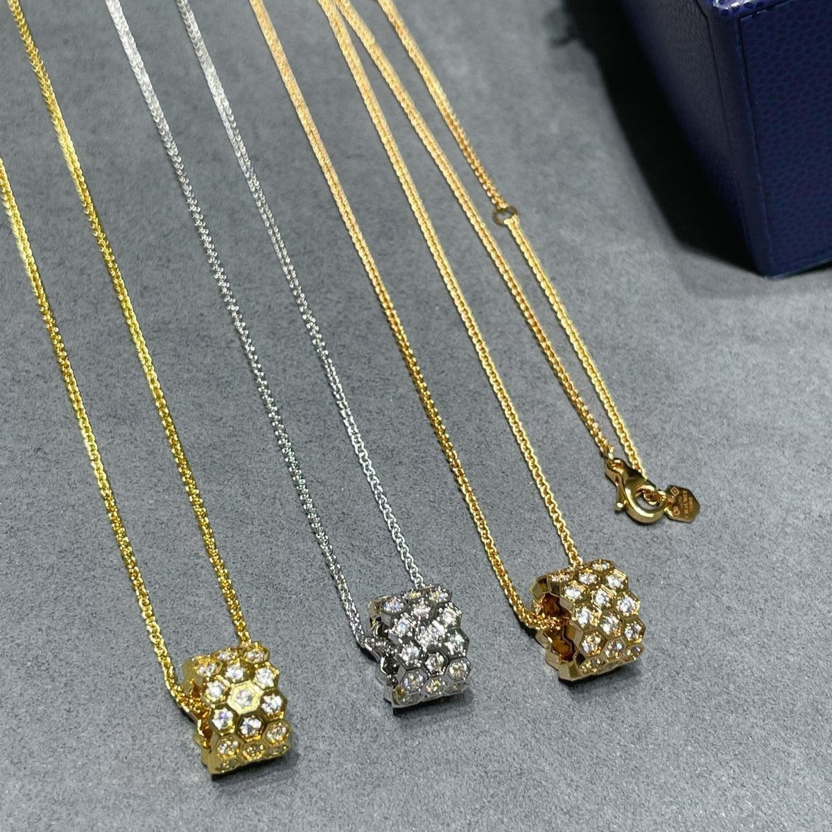 [⭐Hevara Jewelry]BEE LOVE DIAMOND PAVED 3 ROW NECKLACE