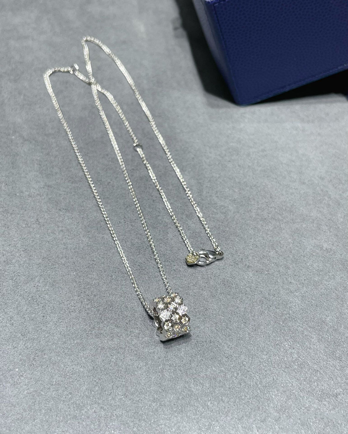[⭐Hevara Jewelry]BEE LOVE DIAMOND PAVED 3 ROW NECKLACE