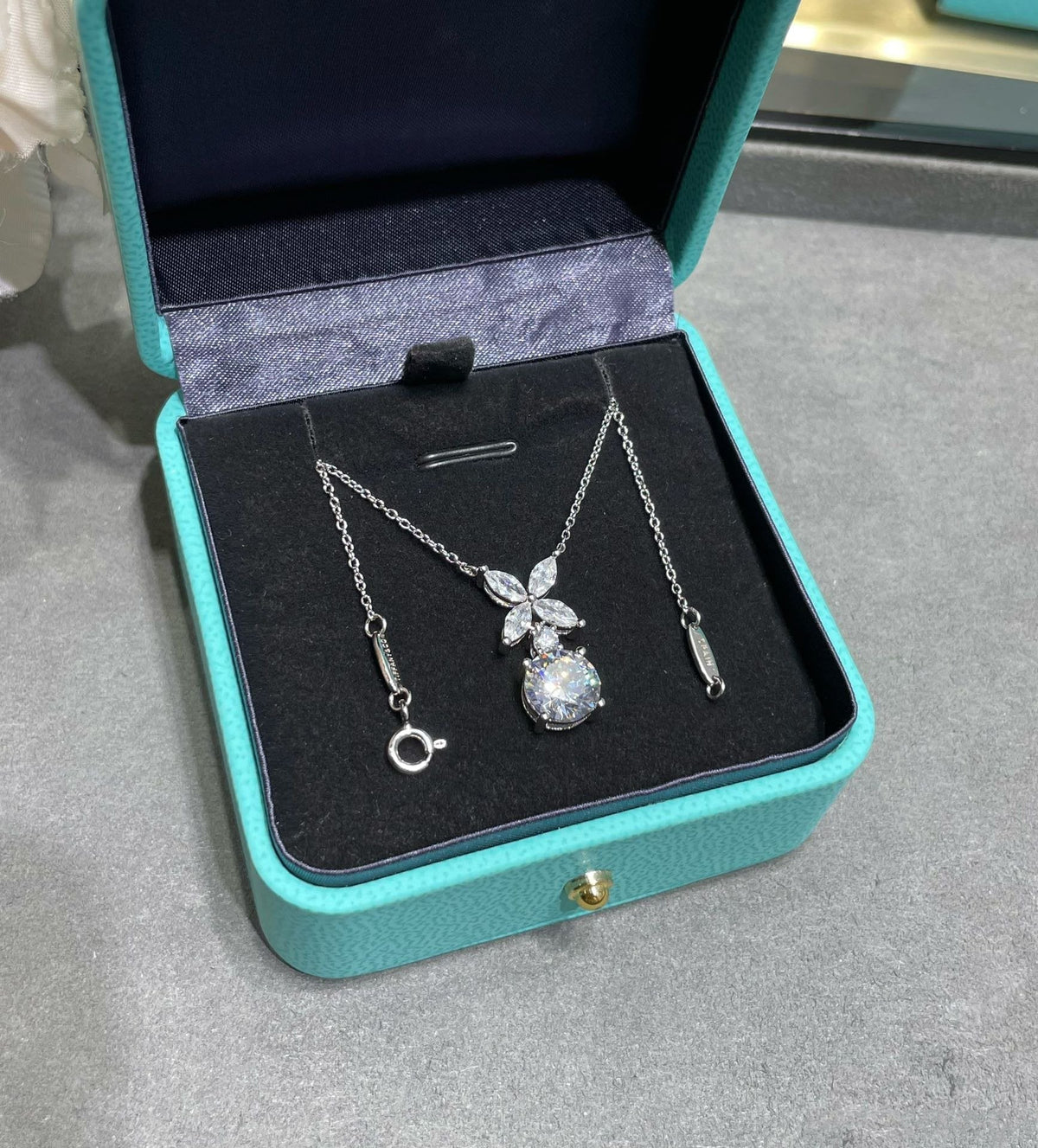 [Hevara Jewelry]VICTORIA PENDANT SILVER DIAMOND NECKLACE