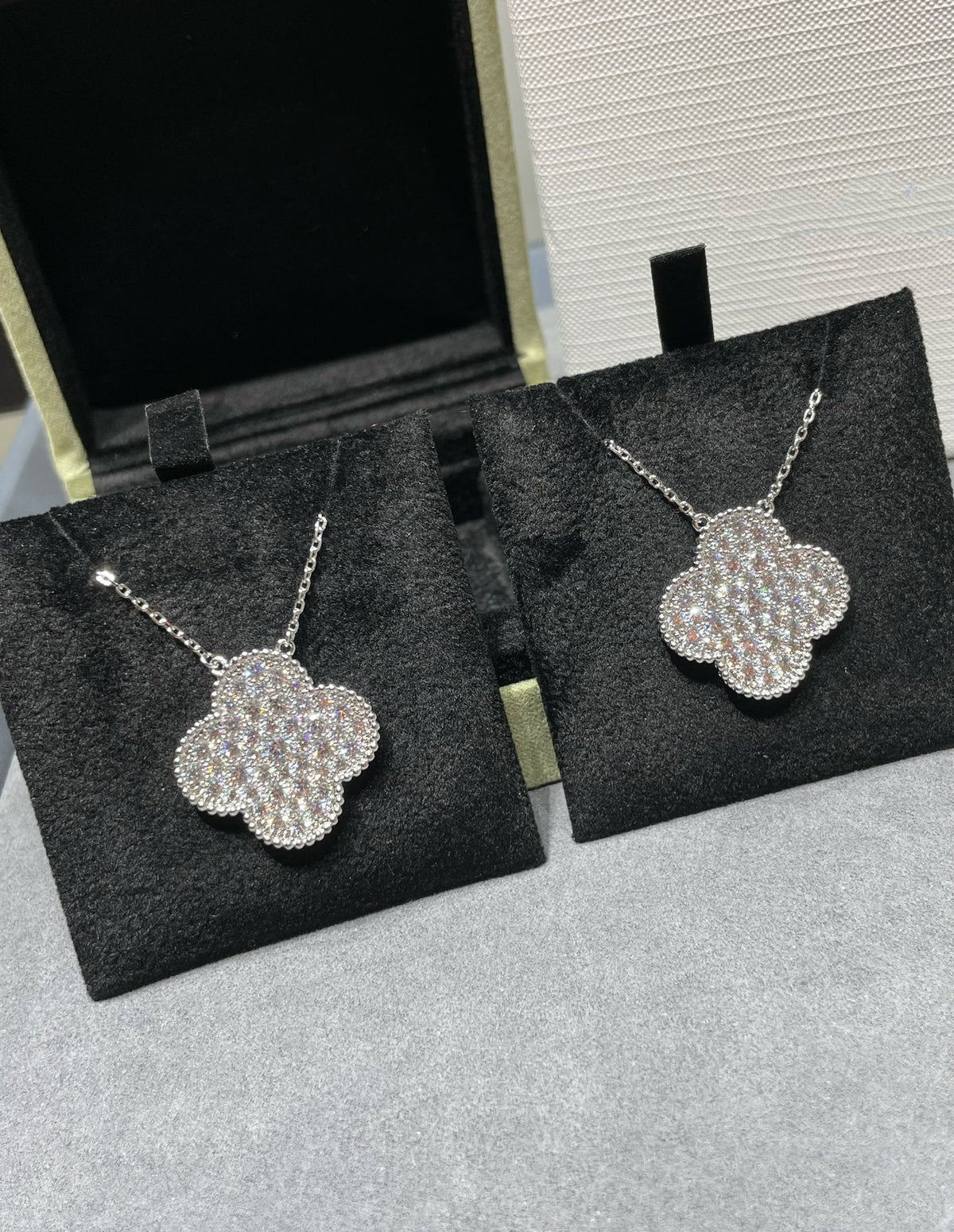 [⭐Hevara Jewelry]CLOVER 25MM LARGE PENDANT DIAMOND PAVED SILVER NECKLACE