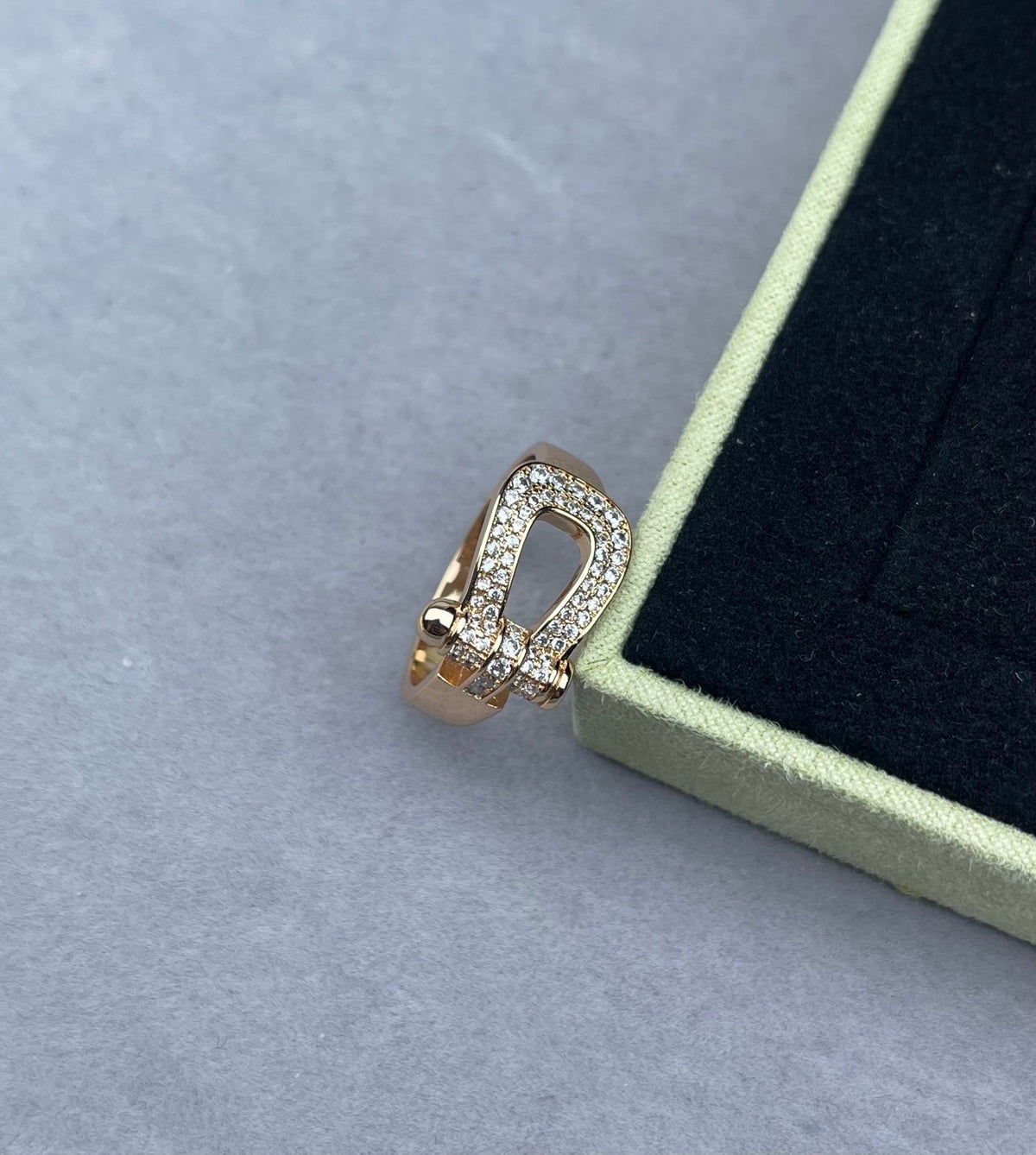 [⭐Hevara Jewelry]Wide Hoof-Shaped Diamond-Studded Ring