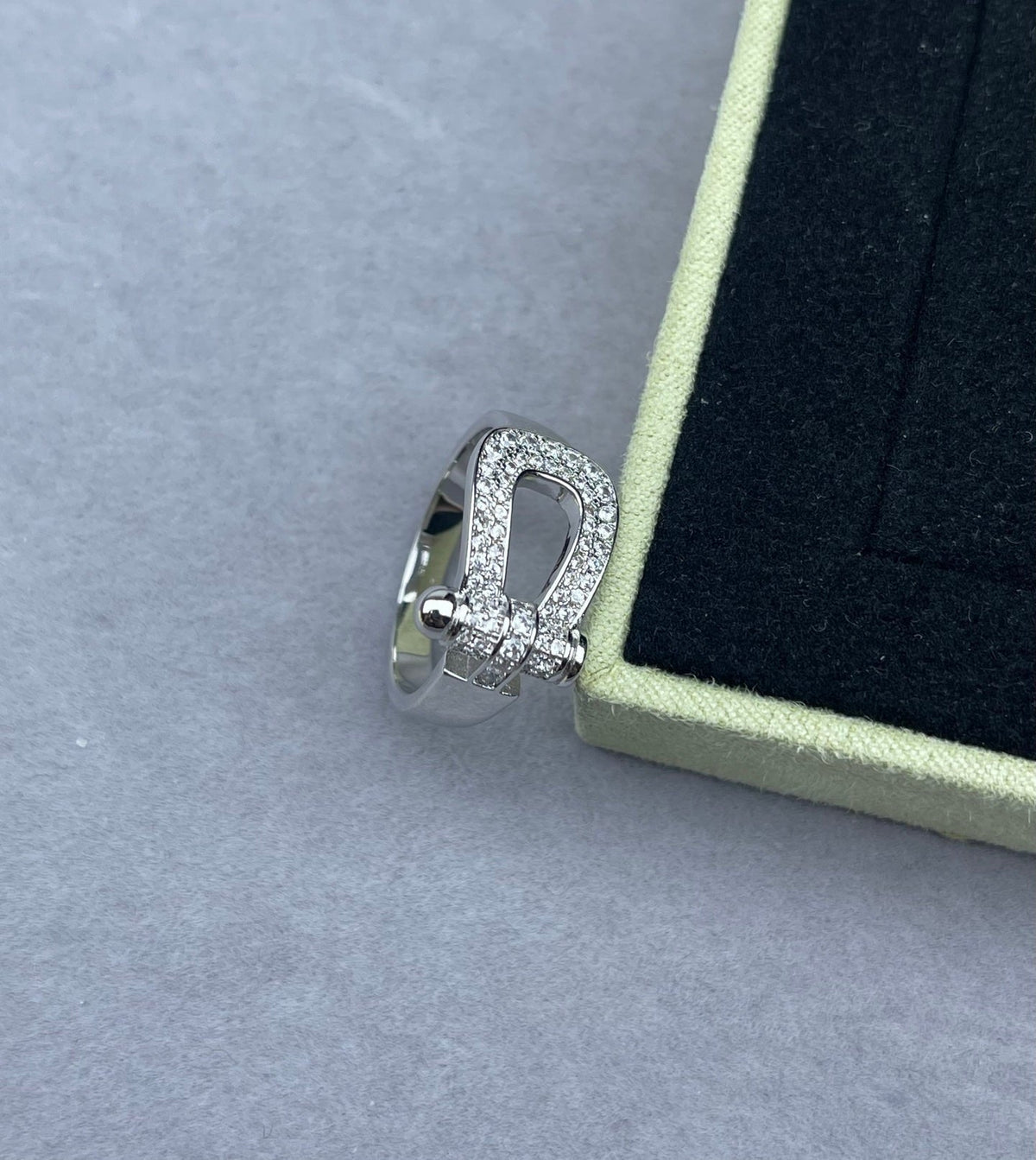[⭐Hevara Jewelry]Wide Hoof-Shaped Diamond-Studded Ring