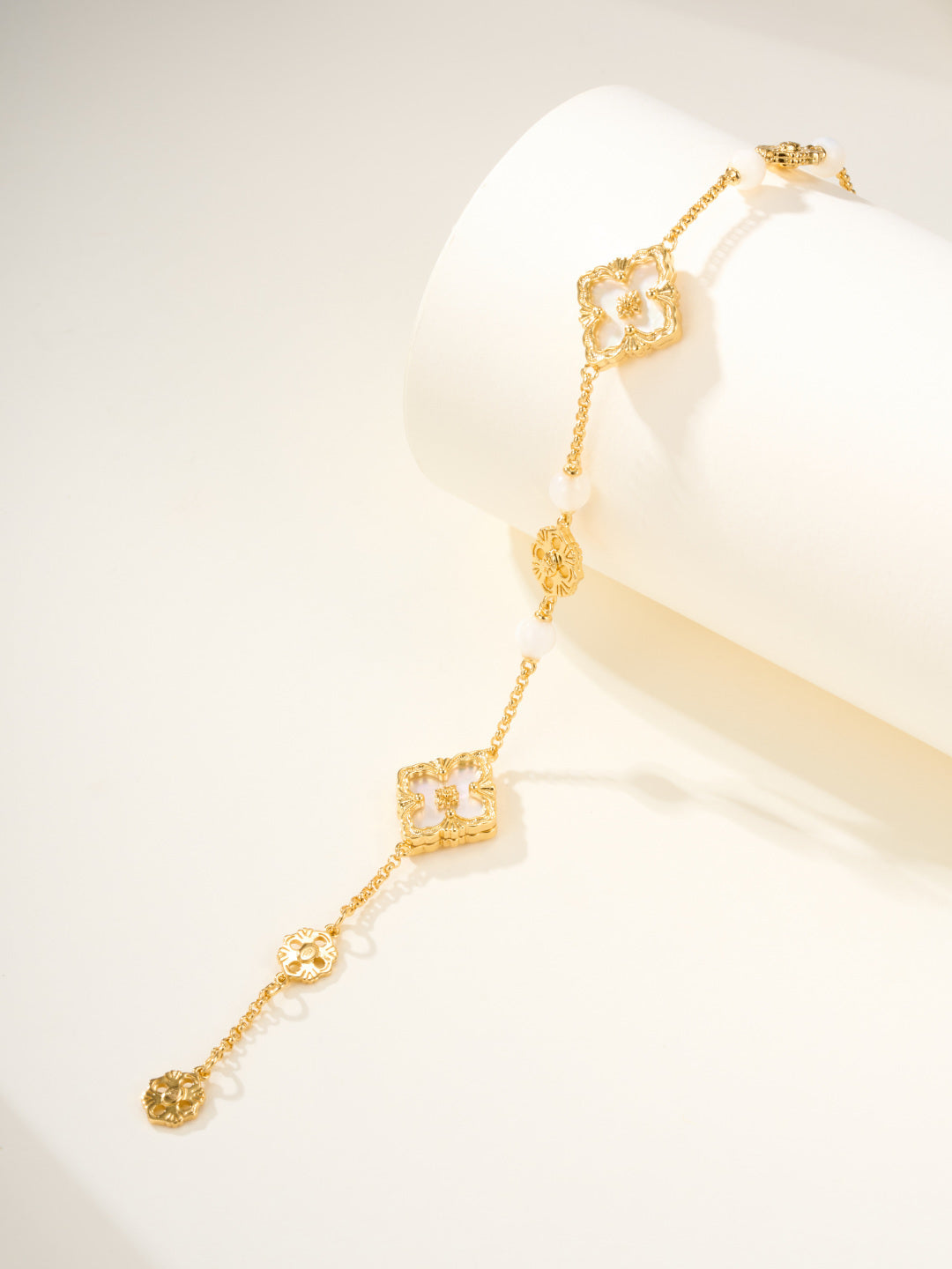 [⭐Hevara Jewelry]B.C.L ENAMELED Three-Flower Bracelet（Trumpet)