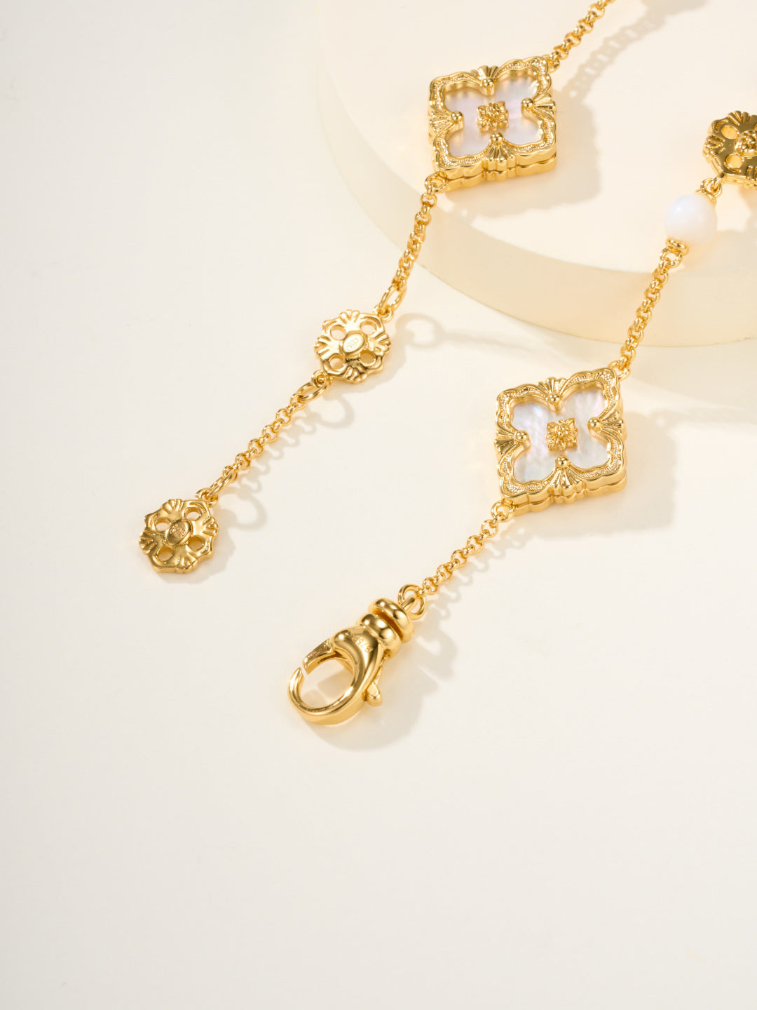 [⭐Hevara Jewelry]B.C.L ENAMELED Three-Flower Bracelet（Trumpet)