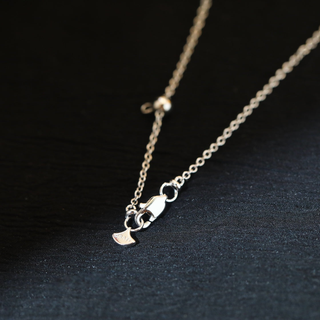 [Hevara Jewelry]]wild flower diamond line pendant