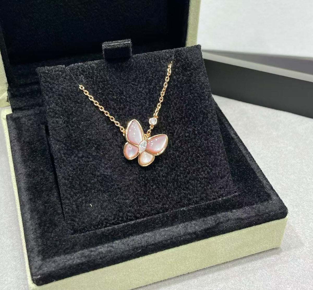 [⭐Hevara Jewelry]BUTTERFLY PINK MOTHER-OF-PEARL DIAMOND NECKLACE