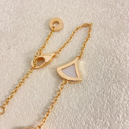 [⭐Hevara Jewelry]NEW ARRIVAL: TEN-FLOWER DRESS AND GOLD NECKLACE