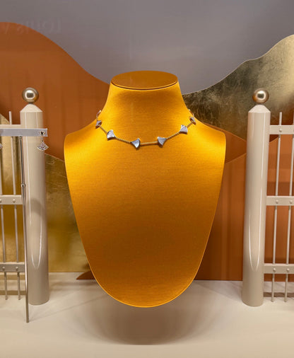 [⭐Hevara Jewelry]NEW ARRIVAL: TEN-FLOWER DRESS AND GOLD NECKLACE