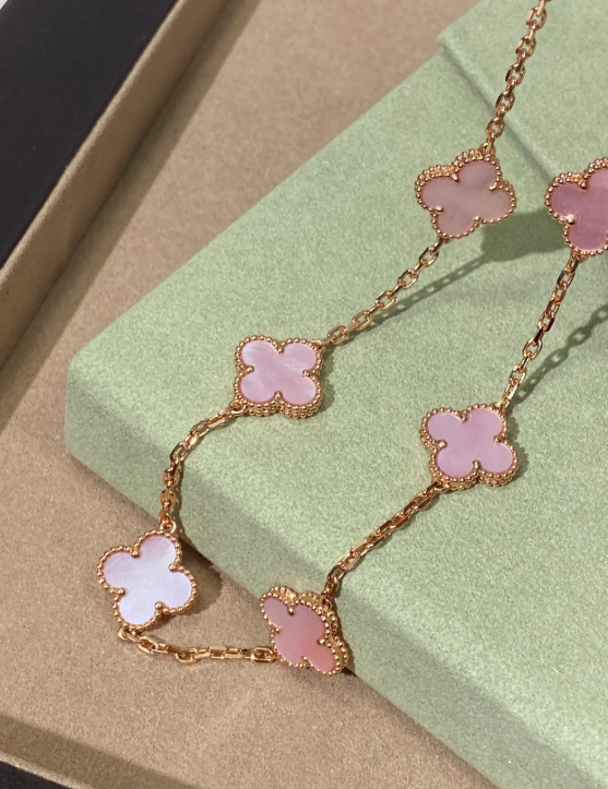 [⭐Hevara Jewelry Jewellery] Pink Necklace with Ten Clover Designs