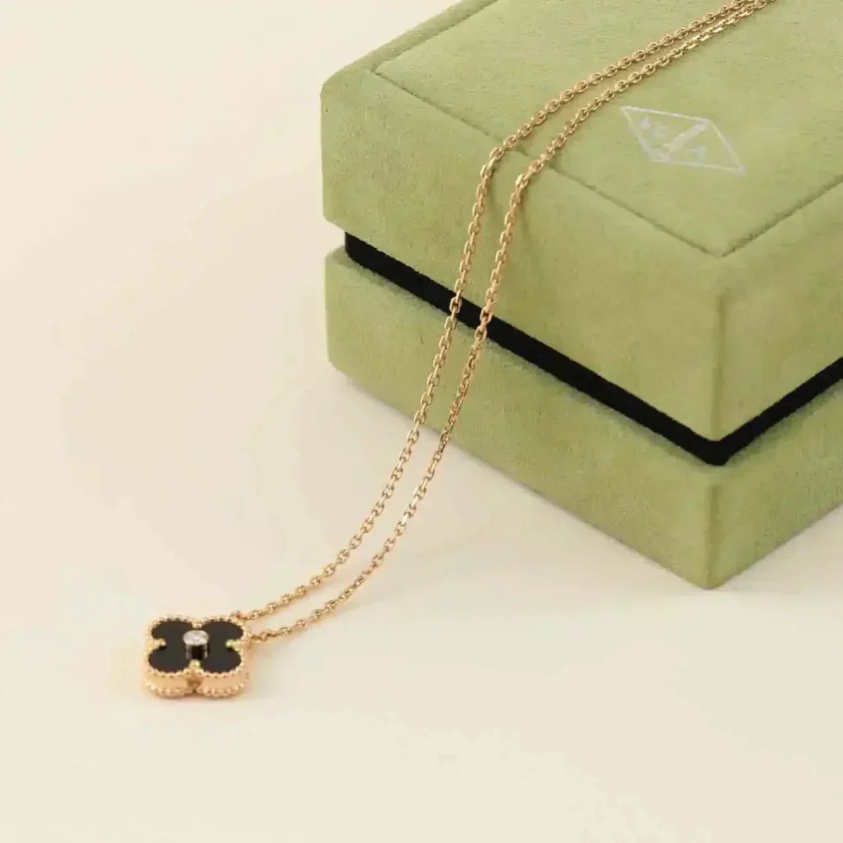 [⭐Hevara Jewelry]CLOVER 15MM DIAMOND ONYX NECKLACE