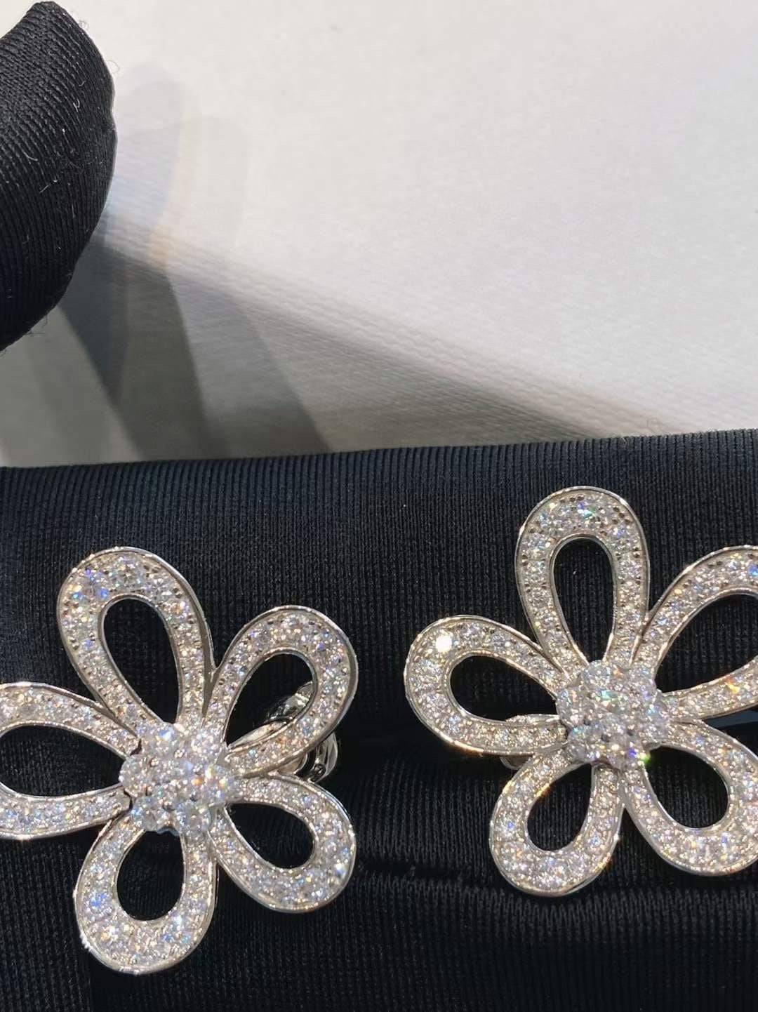 [⭐Hevara Jewelry]FLOWERLACE EARRINGS FULL DIAMONDS