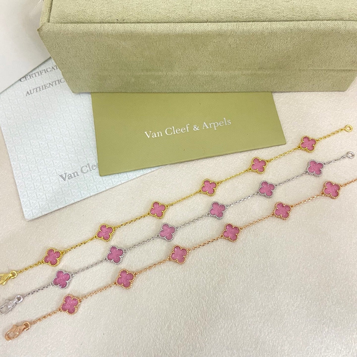[⭐Hevara Jewelry]2026 NEW CLOVER 6 MOTIF BUBBLE PINK ENAMEL BRACELET