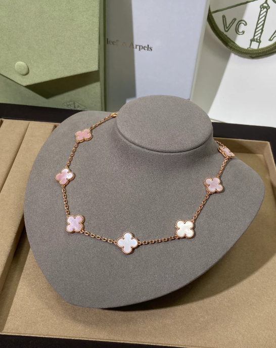[⭐Hevara Jewelry Jewellery] Pink Necklace with Ten Clover Designs