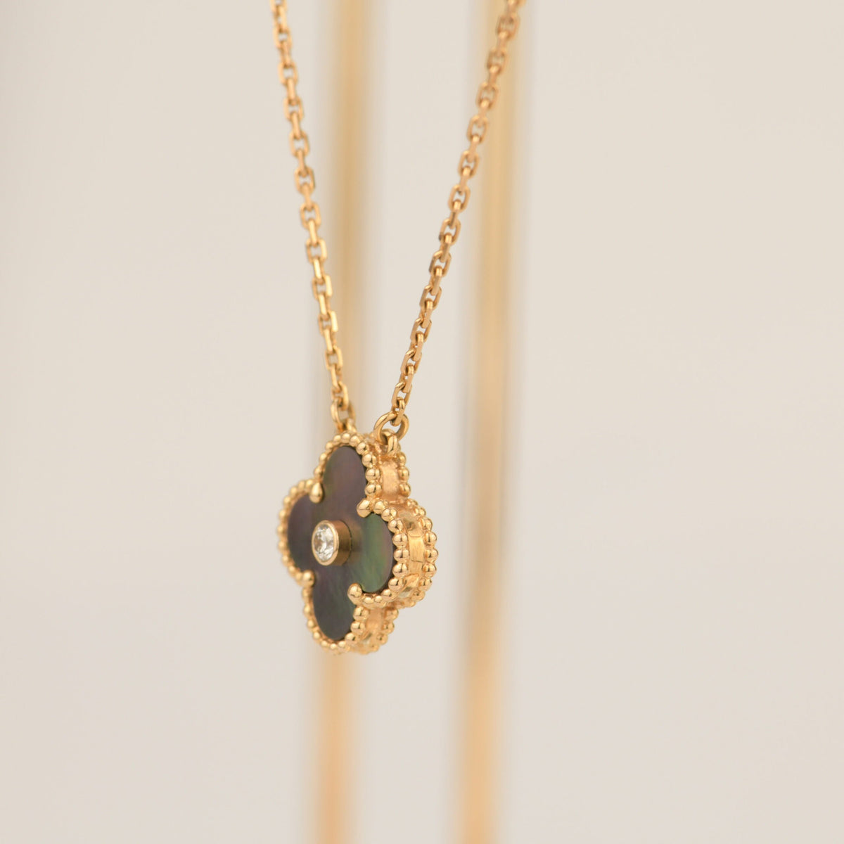 [⭐Hevara Jewelry]CLOVER 15MM DIAMOND AND MOTHER-OF-GREY NECKLACE