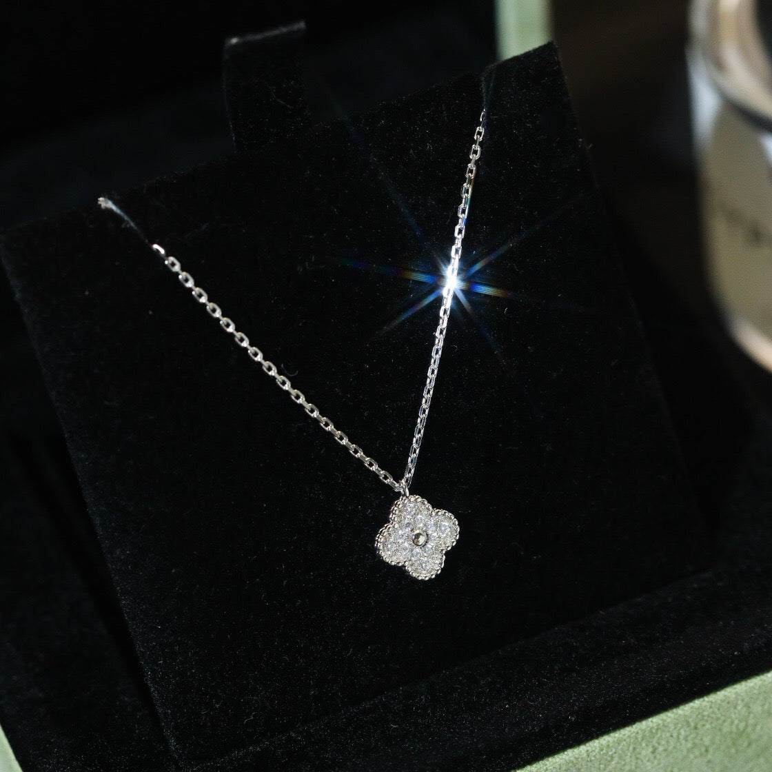 [⭐Hevara Jewelry]CLOVER MINI 9.5MM PENDANT DIAMOND NECKLACE
