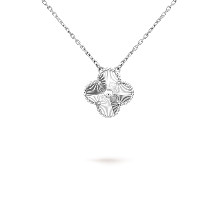 [⭐Hevara Jewelry]CLOVER 15MM LASER NECKLACE SILVER