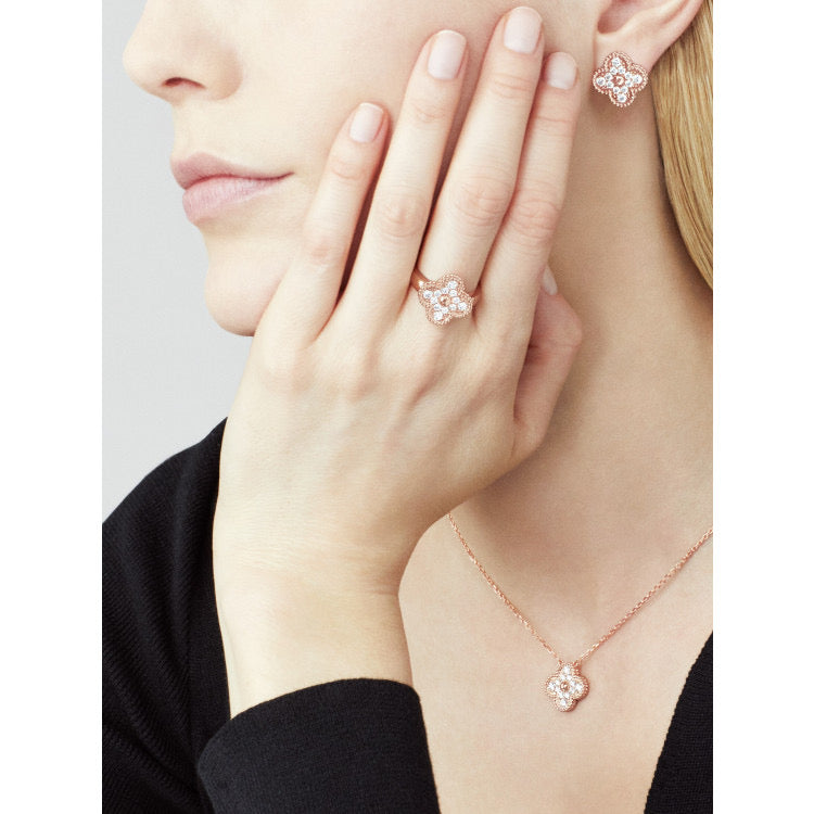 [⭐Hevara Jewelry]CLOVER 15MM DIAMOND SINGLE FLOWER NECKLACE