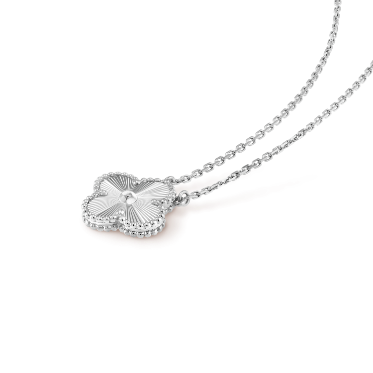 [⭐Hevara Jewelry]CLOVER 15MM LASER NECKLACE SILVER