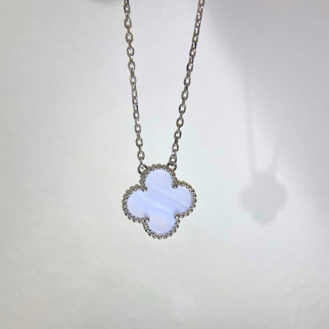 [⭐Hevara Jewelry]CLOVER 15MM BLUE CHALCEDONY NECKLACE SILVER