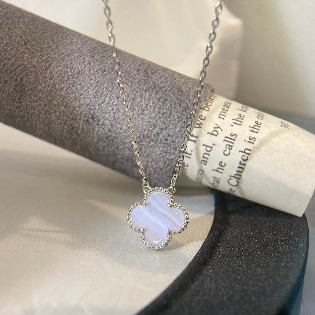 [⭐Hevara Jewelry]CLOVER 15MM BLUE CHALCEDONY NECKLACE SILVER