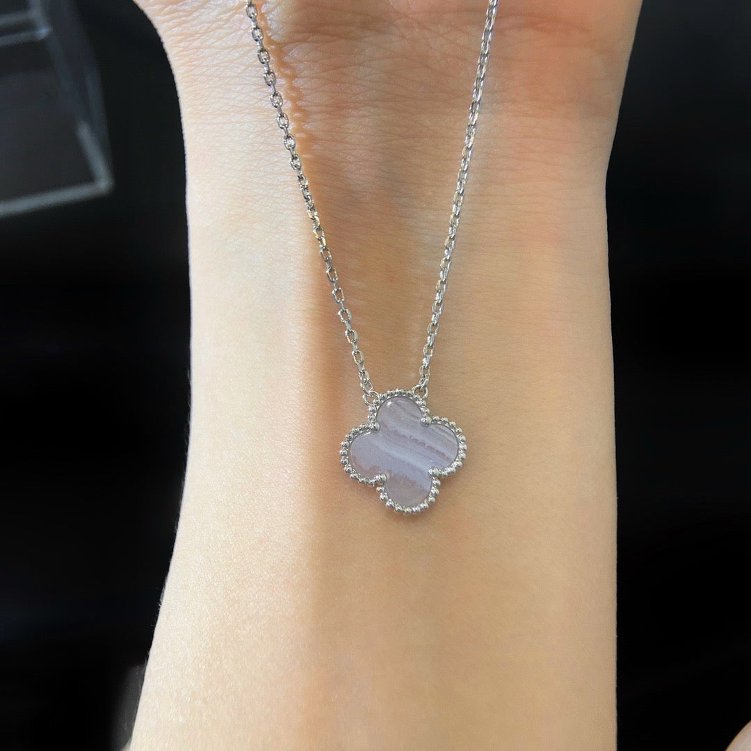 [⭐Hevara Jewelry]CLOVER 15MM BLUE CHALCEDONY NECKLACE SILVER
