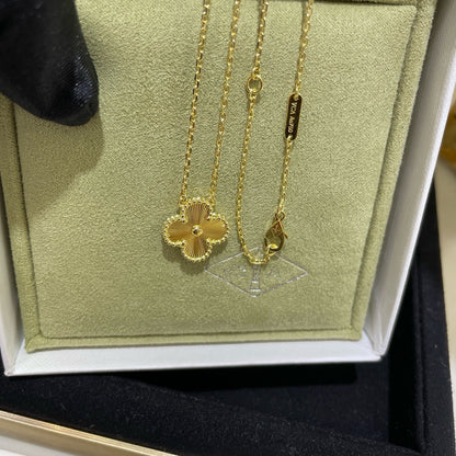 [⭐Hevara Jewelry]CLOVER 15MM LASER NECKLACE