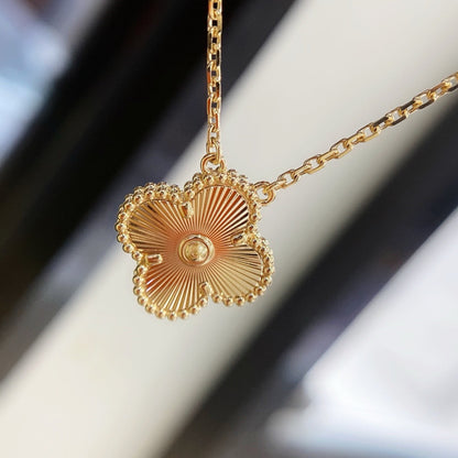 [⭐Hevara Jewelry]CLOVER 15MM LASER NECKLACE