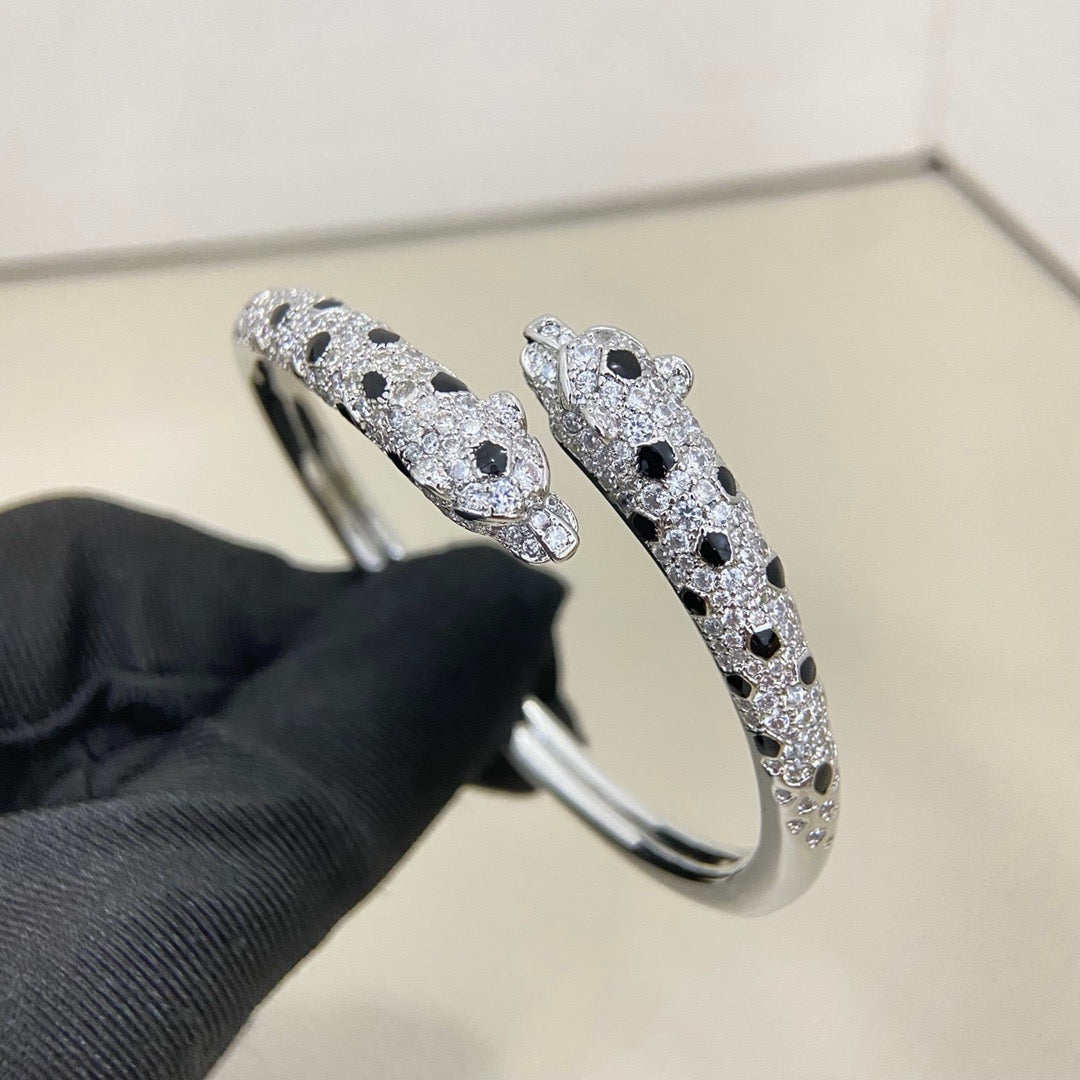 [⭐Hevara Jewelry]PANTHERE DOUBLE HEADED HALF DIAMOND OPEN BRACELET