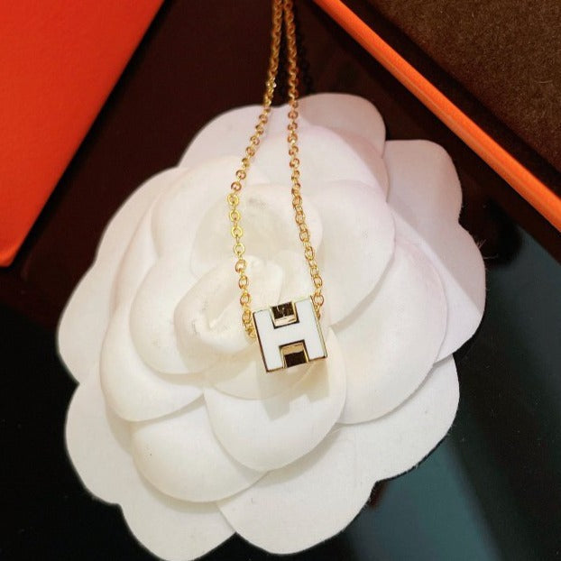 [⭐Hevara Jewelry]H WHITE SQUARE GOLD NECKLACE