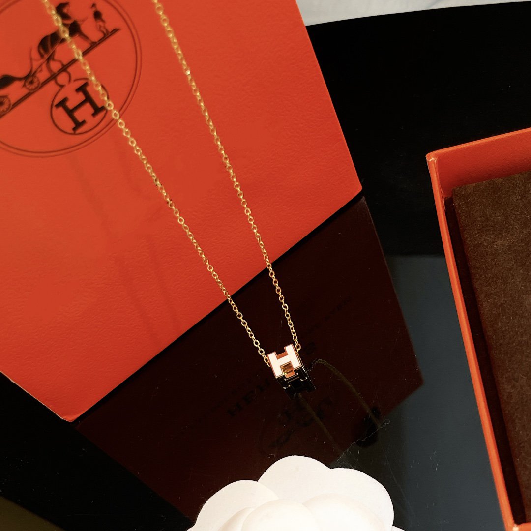 [⭐Hevara Jewelry]H WHITE SQUARE GOLD NECKLACE