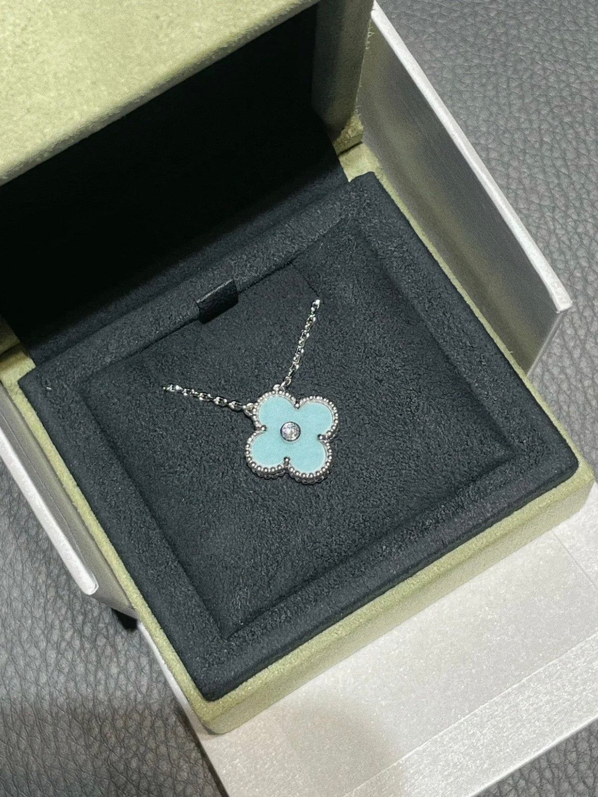 [⭐Hevara Jewelry]CLOVER 1 DIAMOND LIGHT BLUE SILVER NECKLACE