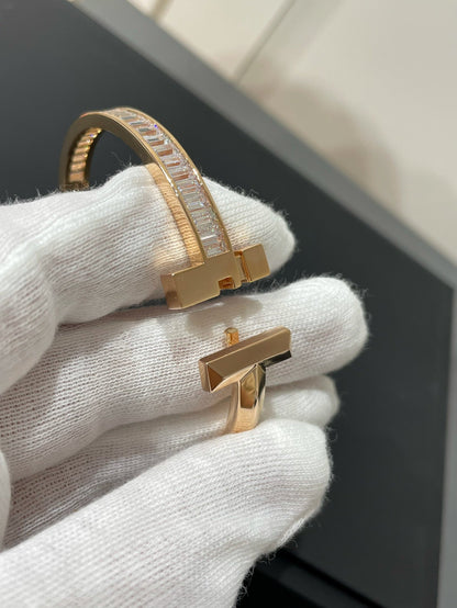 [Hevara Jewelry]WIDE HINGED BANGLE PINK GOLD WITH BAGUETTE DIAMONDS