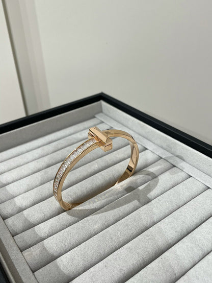 [Hevara Jewelry]WIDE HINGED BANGLE PINK GOLD WITH BAGUETTE DIAMONDS