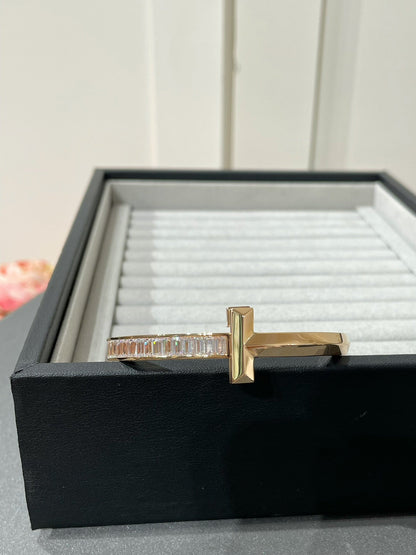 [Hevara Jewelry]WIDE HINGED BANGLE PINK GOLD WITH BAGUETTE DIAMONDS