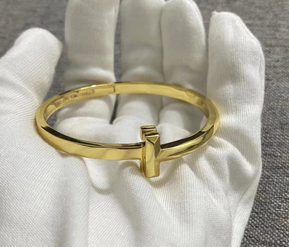 [Hevara Jewelry]T1 WIDE HINGED BANGLE BRACELET