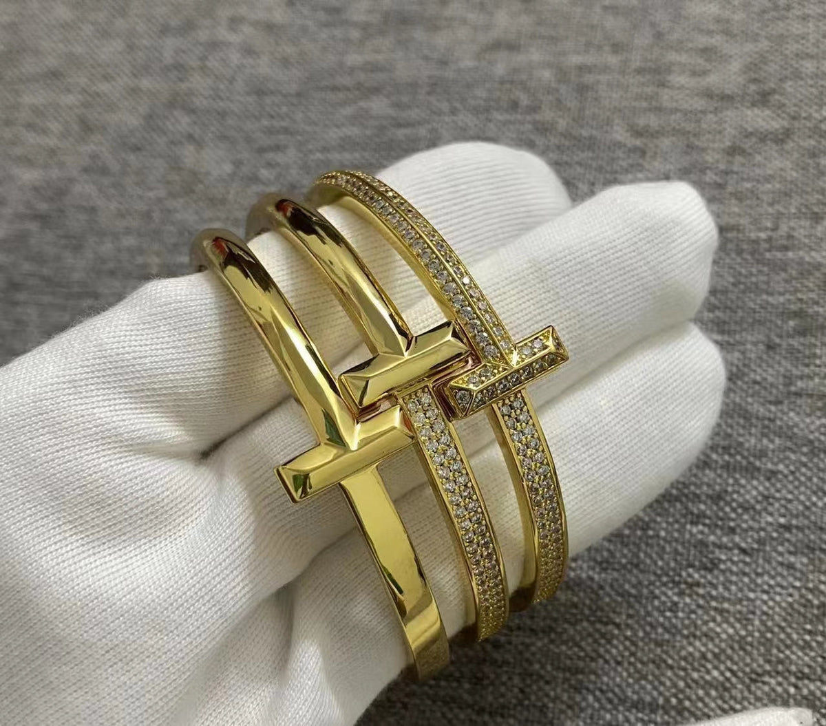 [Hevara Jewelry]T1 WIDE HINGED BANGLE BRACELET