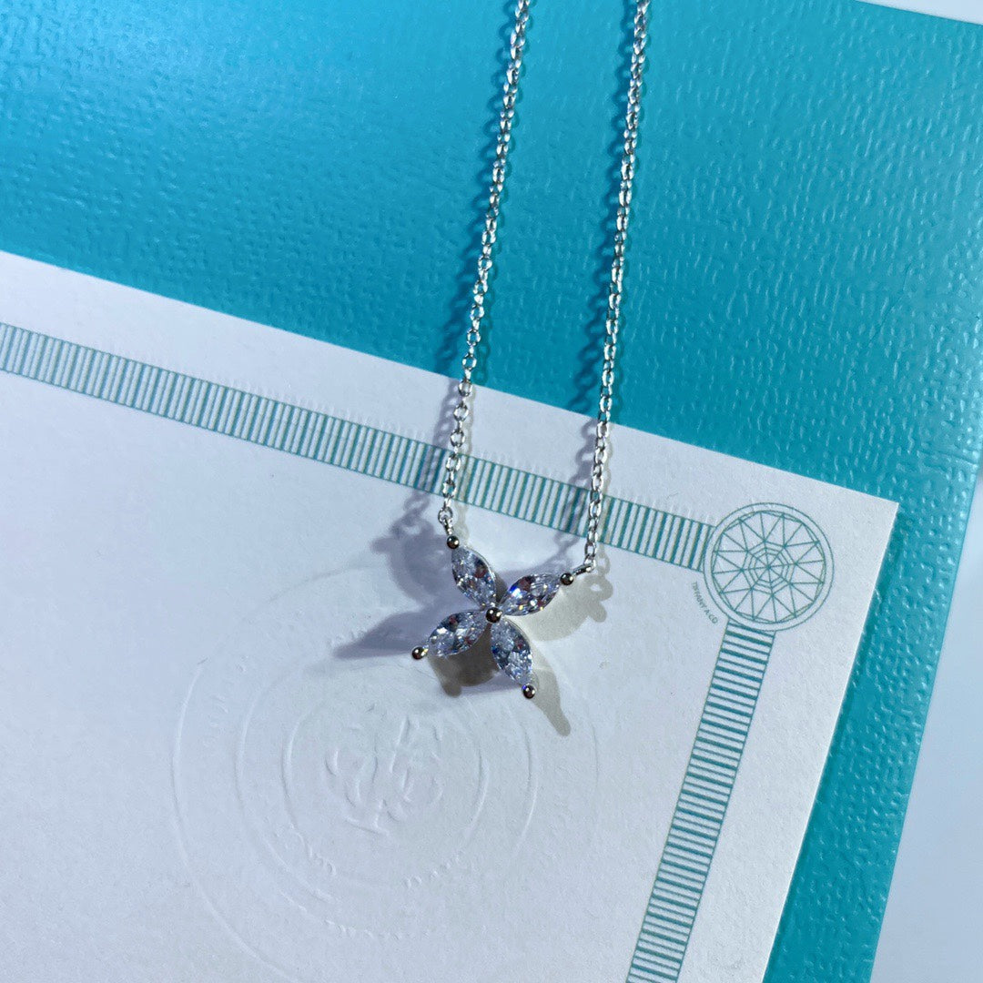 [Hevara Jewelry]PLATINUM AND DIAMOND VICTORIA PENDANT NECKLACE